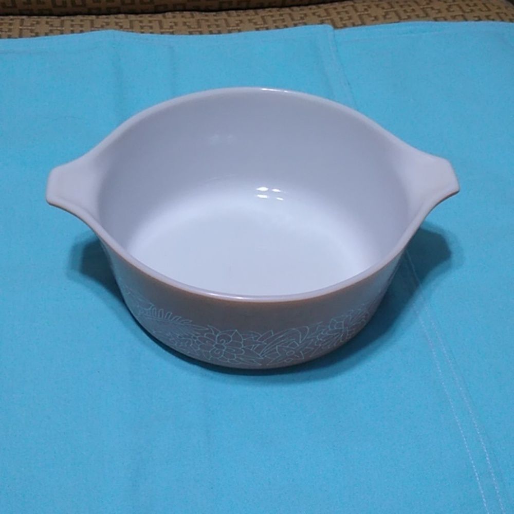 Vintage Pyrex Light Tan Woodland Casserole Dish Cottagecore Grandmacore